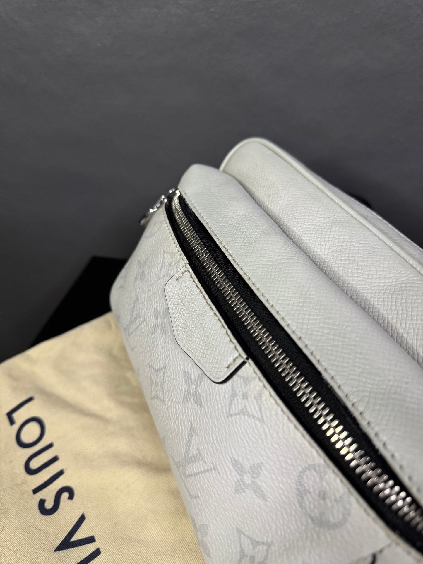 Louis Vuitton Outdoor Messenger