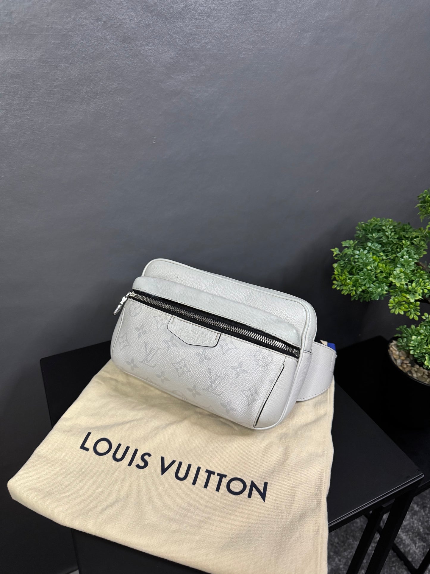Louis Vuitton Outdoor Messenger